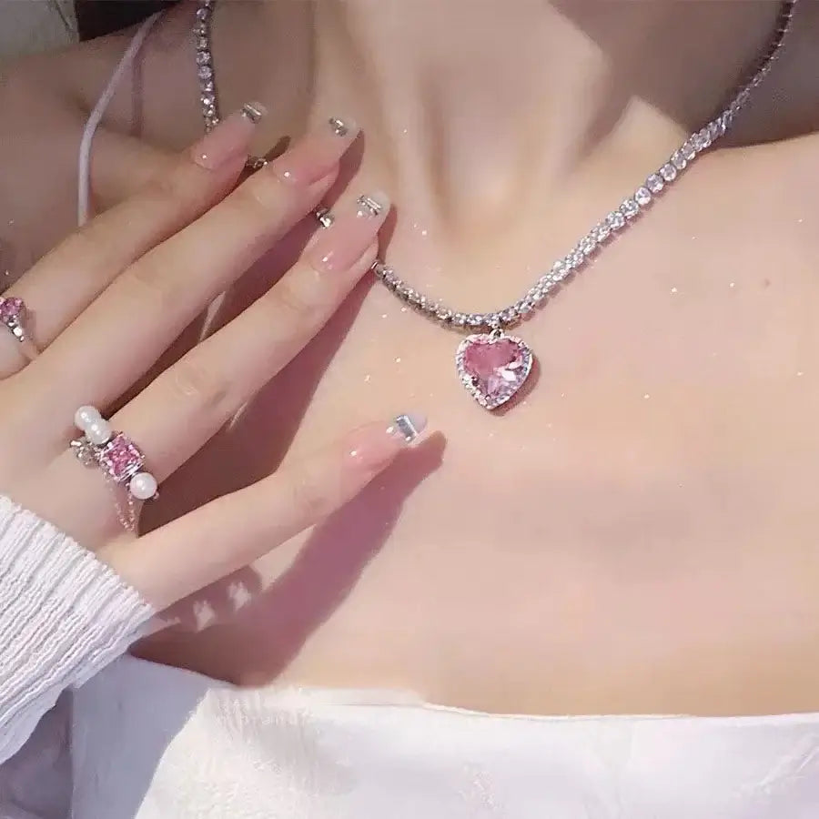 Charming Pink Heart Pendant Necklace - A Trendy Rhinestone Choker for Women, Perfect Gift for Lovers!