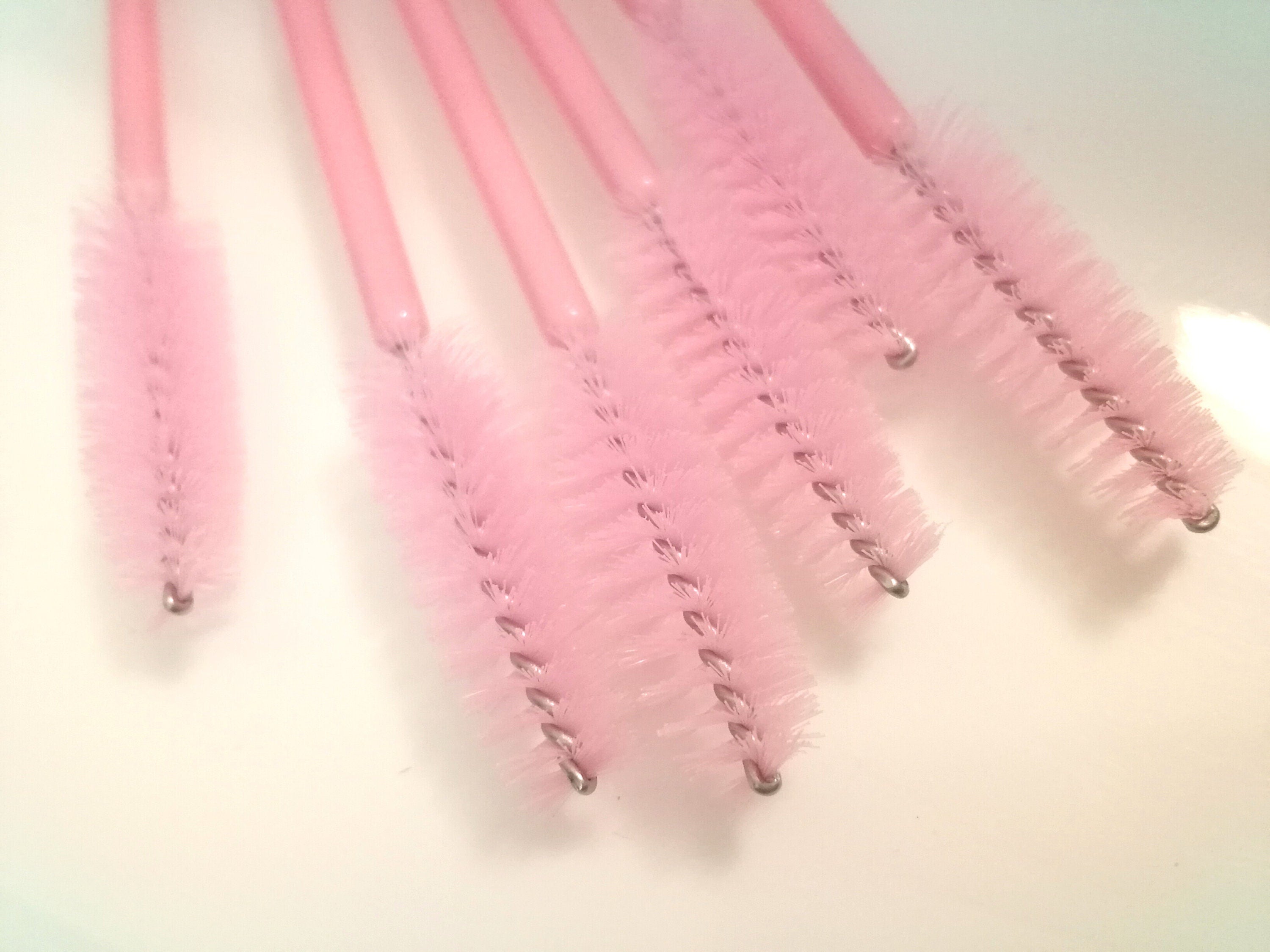 10 Pcs Eco-Friendly Pink Disposable Mascara Wands - Perfect for Beauty Lovers!