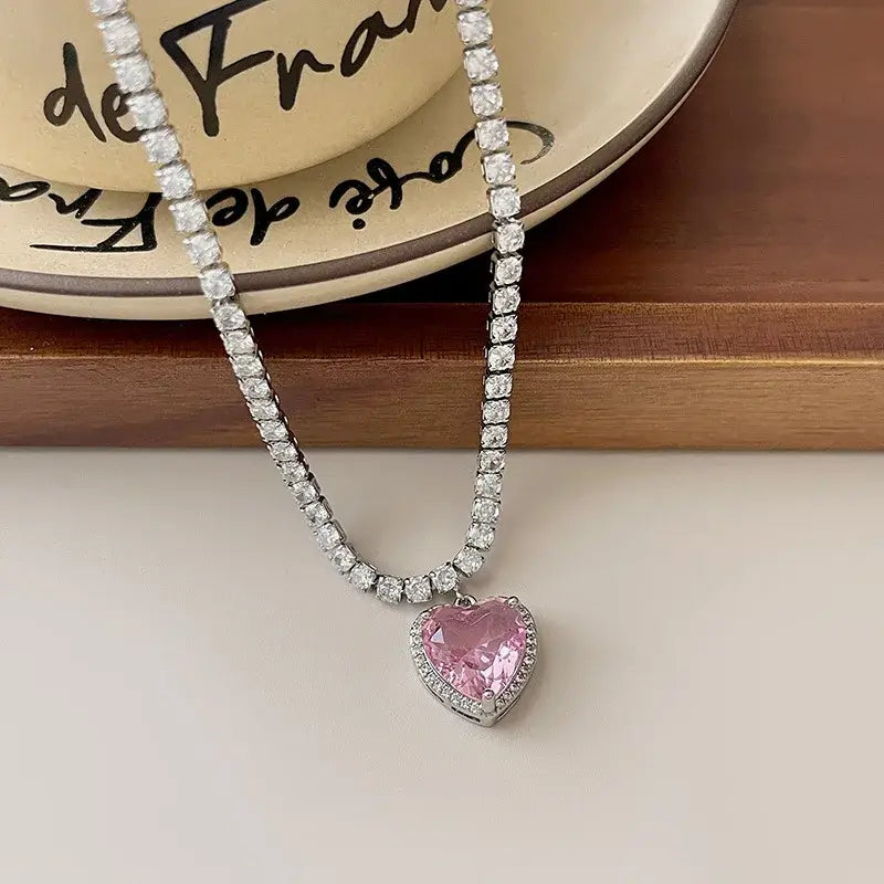 Charming Pink Heart Pendant Necklace - A Trendy Rhinestone Choker for Women, Perfect Gift for Lovers!