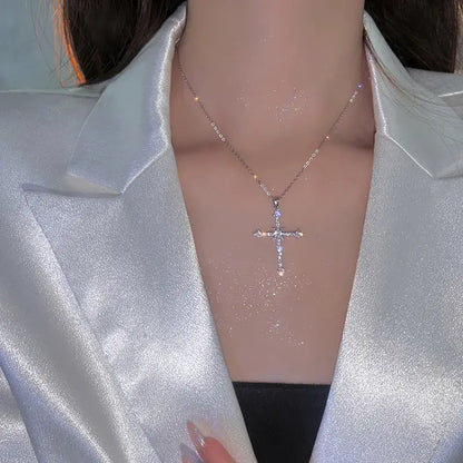 Charming Pink Heart Pendant Necklace - A Trendy Rhinestone Choker for Women, Perfect Gift for Lovers!