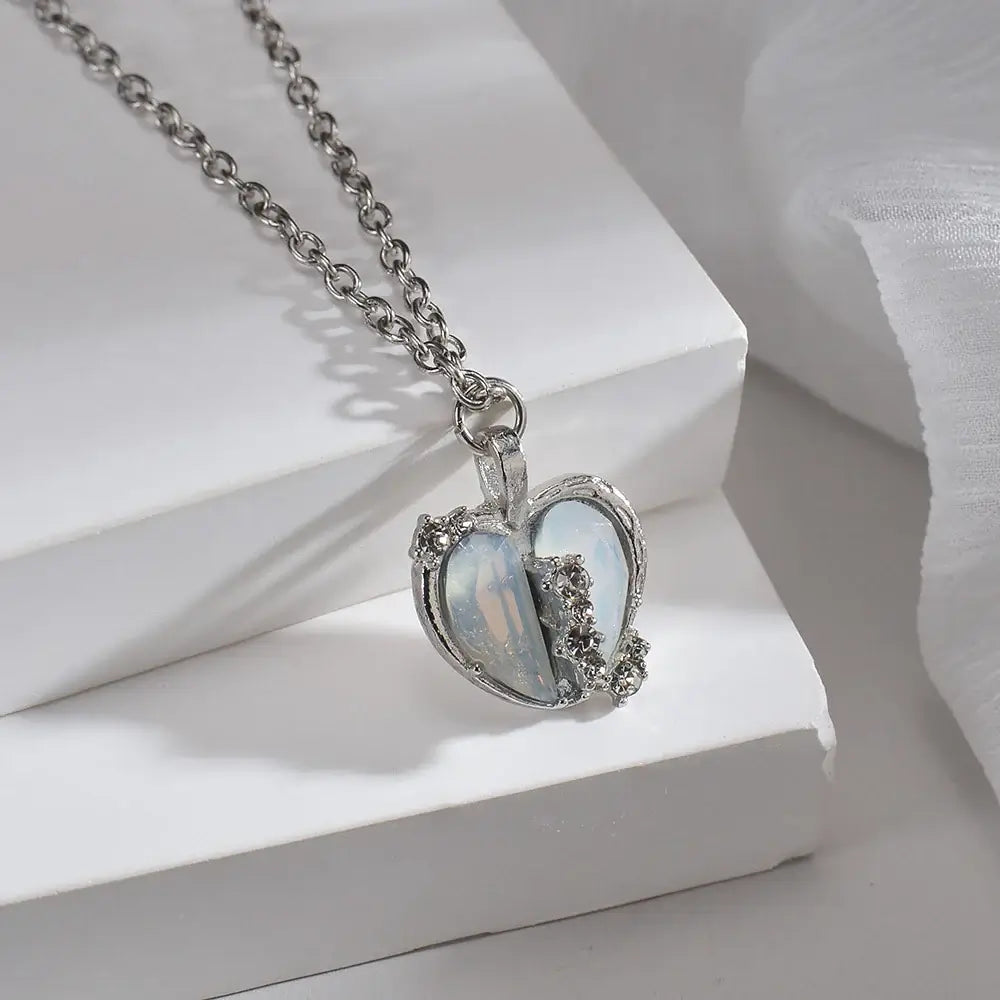 Charming Pink Heart Pendant Necklace - A Trendy Rhinestone Choker for Women, Perfect Gift for Lovers!