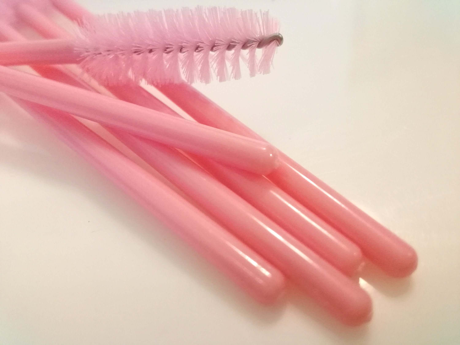 10 Pcs Eco-Friendly Pink Disposable Mascara Wands - Perfect for Beauty Lovers!